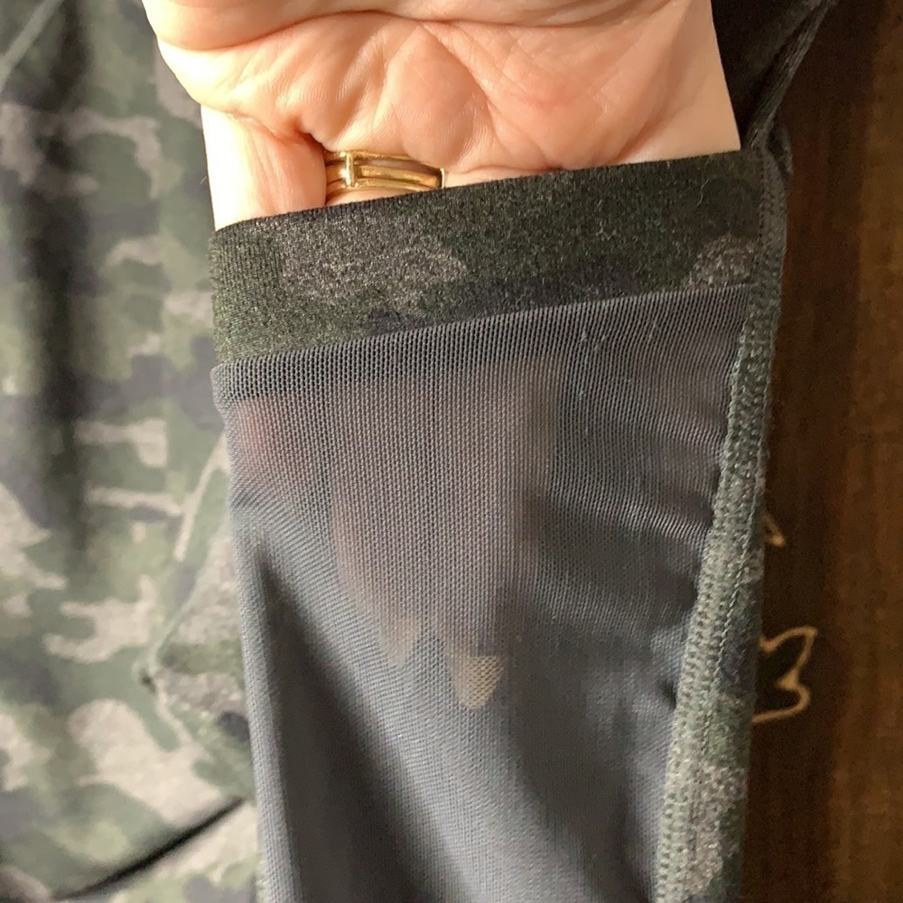 Fabletics On-the-Go Legging - Picture 7 of 8